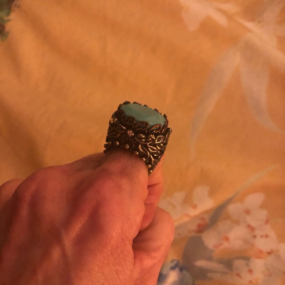 Beautiful ring - Picture 3 of 4